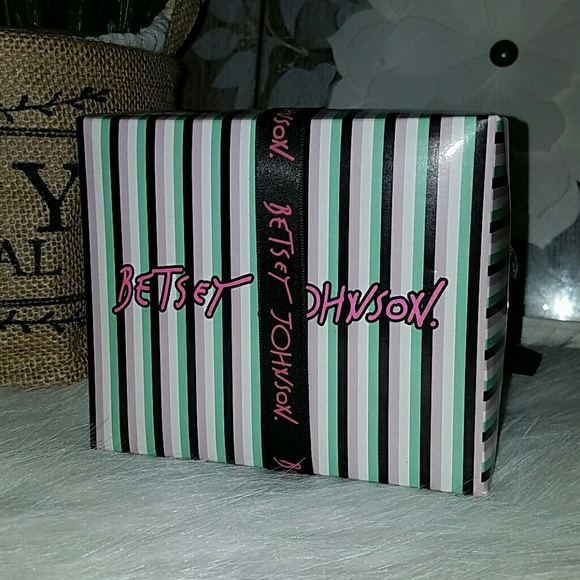 Betsey Johnson cozy socks set of 3 gift set - Picture 4 of 4